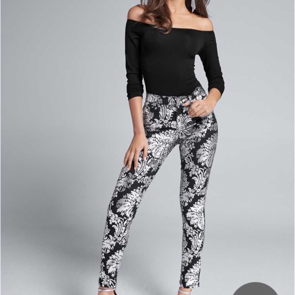 VENUS - NWOT - Metallic Print Skinny Jeans